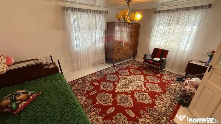 Casă cu 5 camere cu Teren 1700 Mp în Hângulești