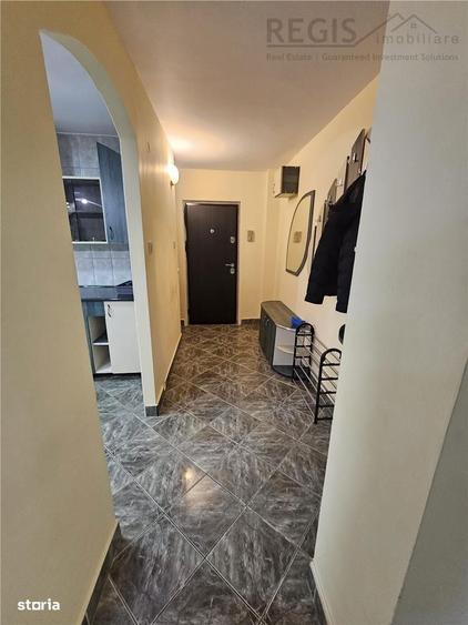 Apartament cu 2 camere, mobilat în Est