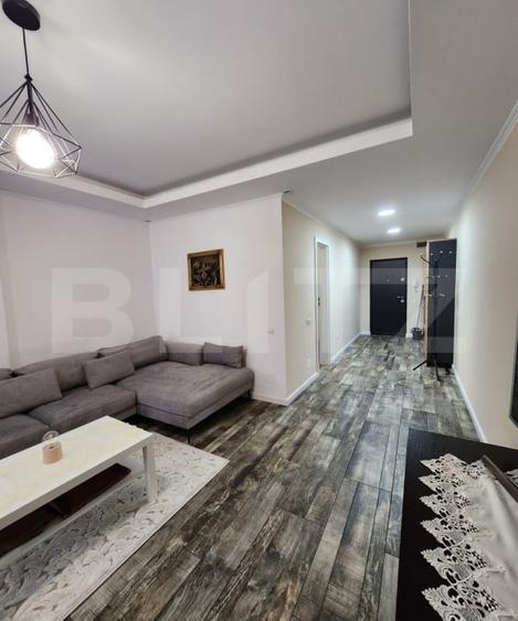 Apartament cu 2 camere semidecomandat, mobilat în Florești