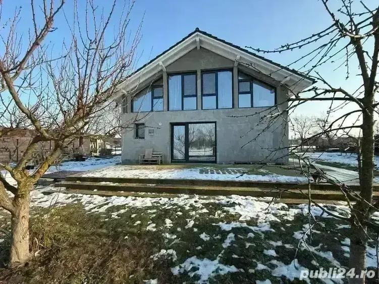Casă cu Teren 800 Mp în Pădureni
