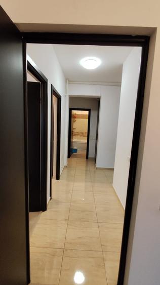 Apartament cu 3 camere decomandat în Drumul Taberei