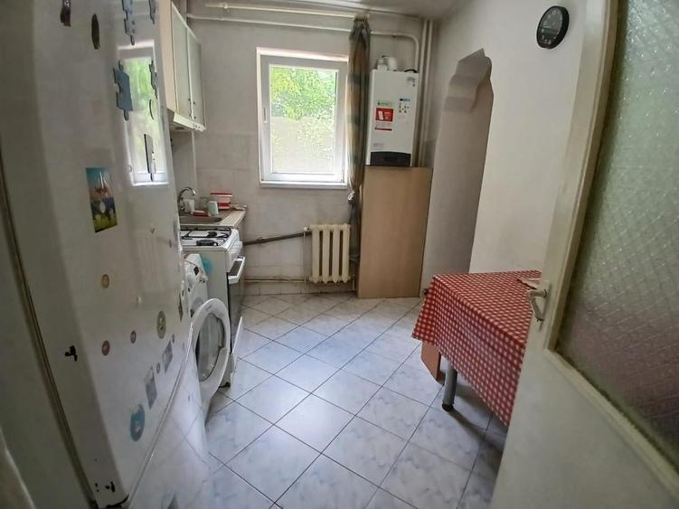 Apartament cu 2 camere decomandat, mobilat în Nicolina