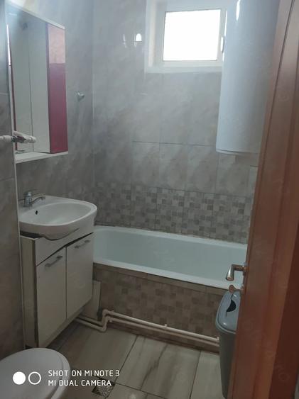 Apartament cu 3 camere decomandat în Progresul