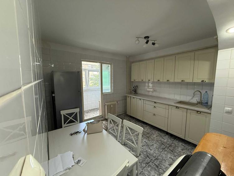 Apartament cu 2 camere decomandat în Rahova