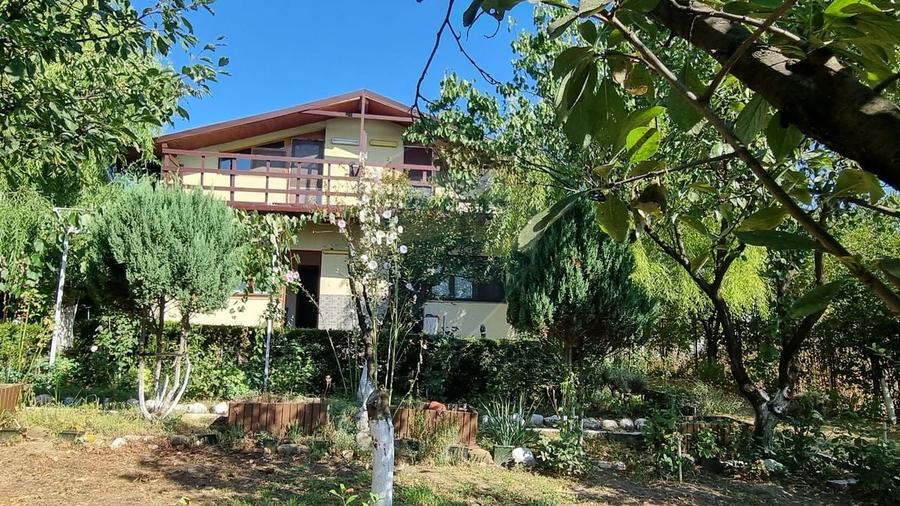 Casă individuală cu 8 camere cu Teren 1000 Mp în Sud-Est