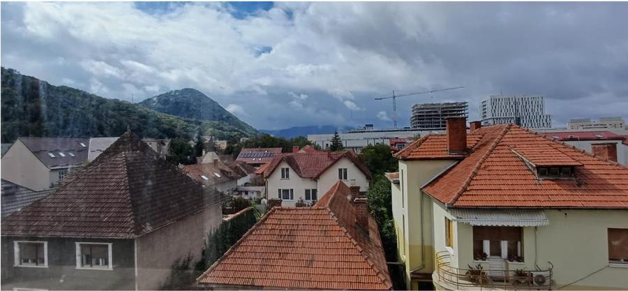 Apartament cu 3 camere semidecomandat în Centrul Civic