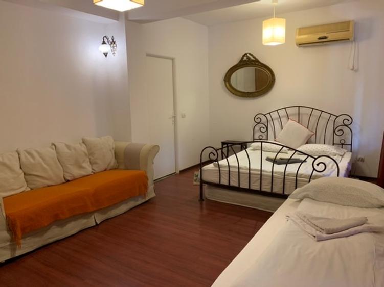 Casă cu 17 camere cu Teren 300 Mp în Central