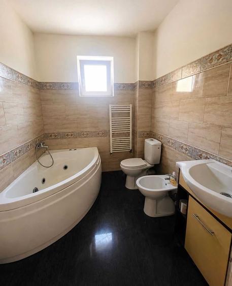 Apartament cu 2 camere decomandat în Ștrand