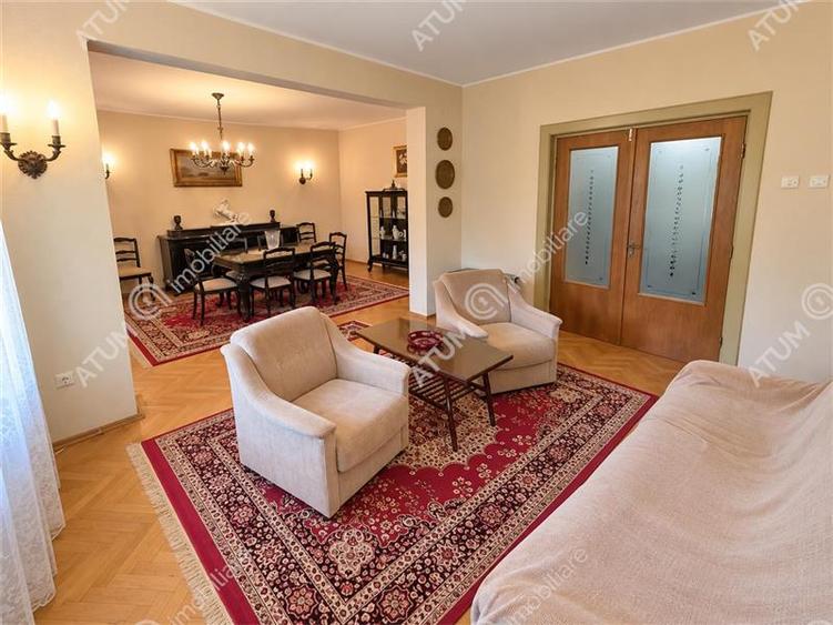 Apartament cu 3 camere decomandat, mobilat în Sub Arini