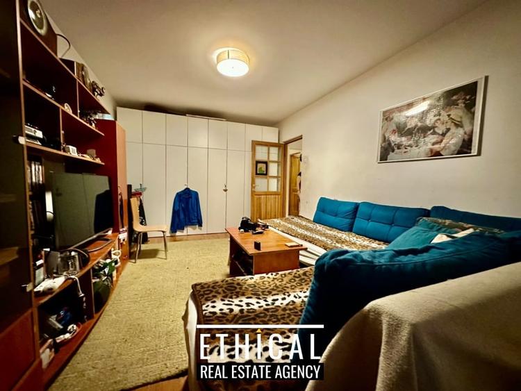 Apartament cu 3 camere decomandat în Drumul Taberei