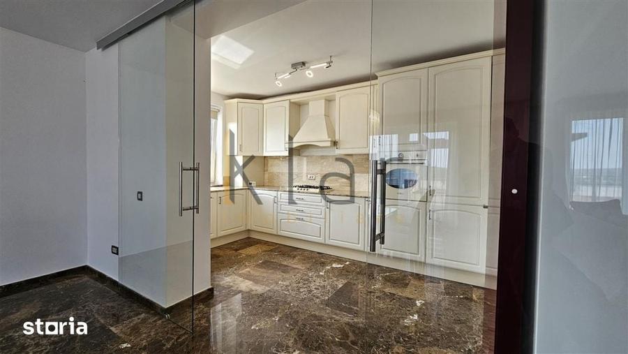 Apartament cu 4 camere semidecomandat în Borhanci