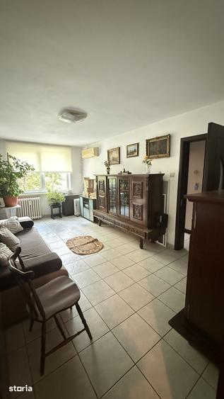 Apartament cu 4 camere în Drumul Taberei