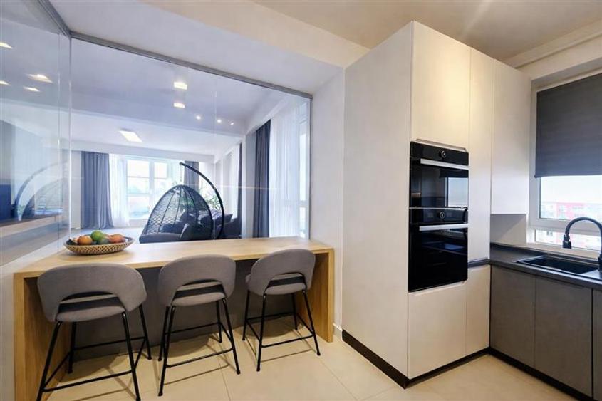 Apartament cu 3 camere decomandat, mobilat în Avantgarden