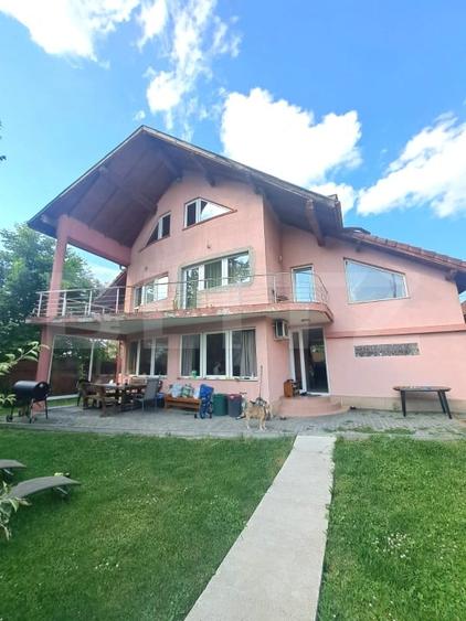 Casă individuală cu 6 camere cu Canalizare în Cristian