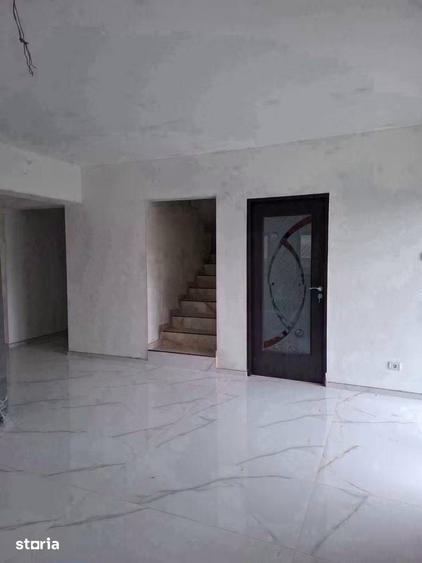 Casă cu 6 camere cu Teren 517 Mp în Central