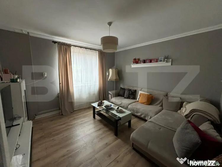 Casă cu 7 camere cu Teren 2714 Mp în Central