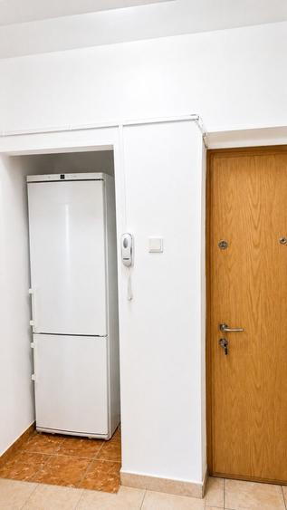 Apartament cu 4 camere semidecomandat în Titan