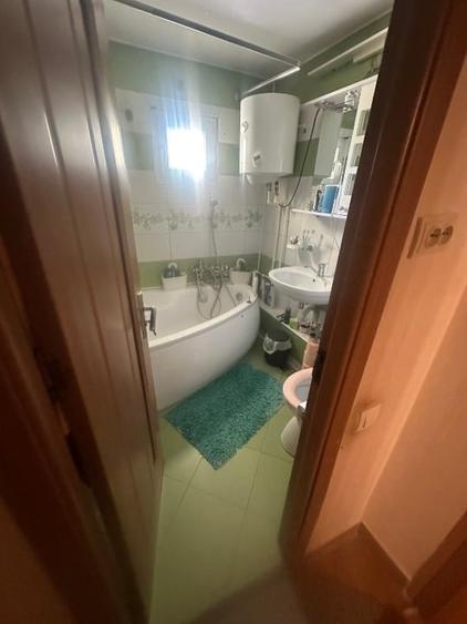 Apartament cu 3 camere semidecomandat, mobilat în Colentina