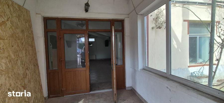 Spațiu comercial, de 200 mp, în Central