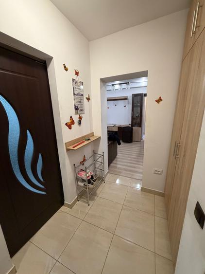 Apartament cu 2 camere semidecomandat în Podu Roș