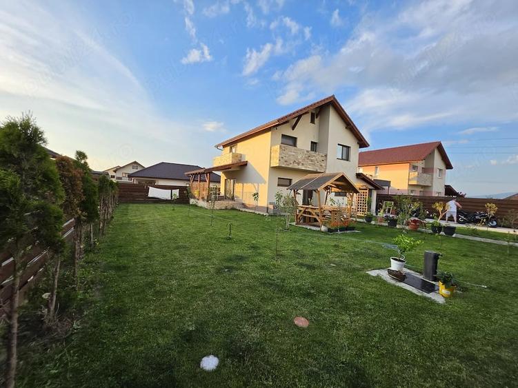 Casă cu Teren 500 Mp în Central