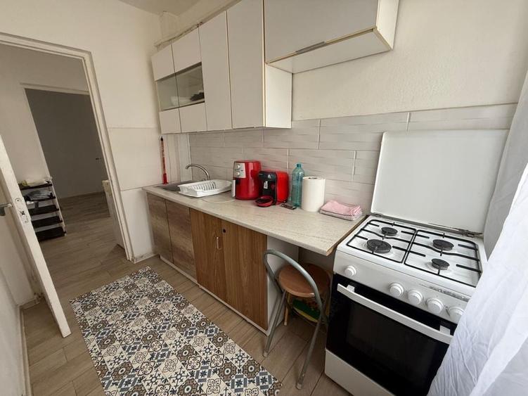 Apartament cu 3 camere decomandat în Exterior Vest