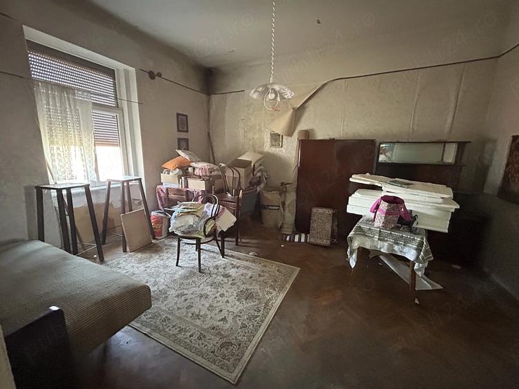 Apartament cu 3 camere semidecomandat în Central