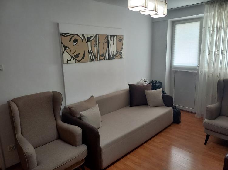 Apartament cu 3 camere decomandat în Valea Oltului