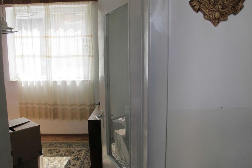 Casă cu 3 camere decomandat în Ultracentral