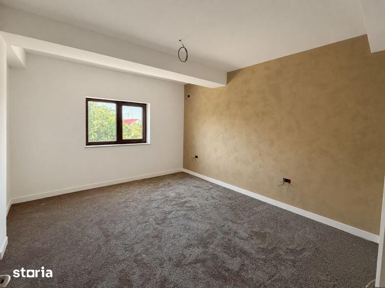 Casă cu 5 camere cu Teren 213 Mp în Lumina