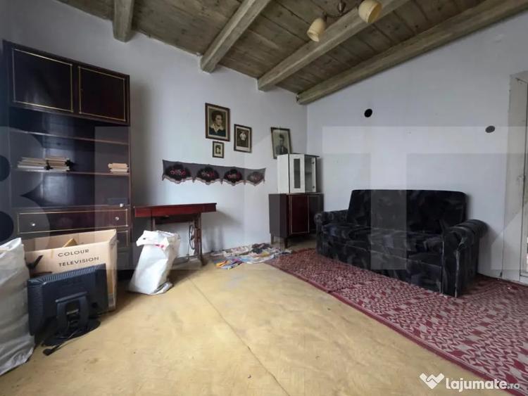 Casă cu 2 camere cu Teren 364 Mp în Angheluș