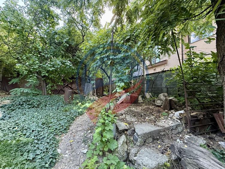 Casă individuală cu 4 camere cu Canalizare în Central