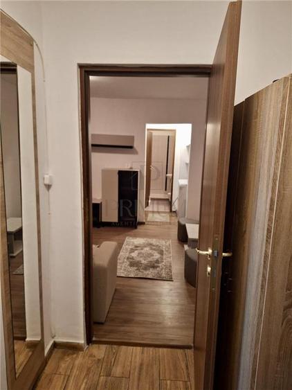 Apartament cu 2 camere semidecomandat, mobilat în Torontalului