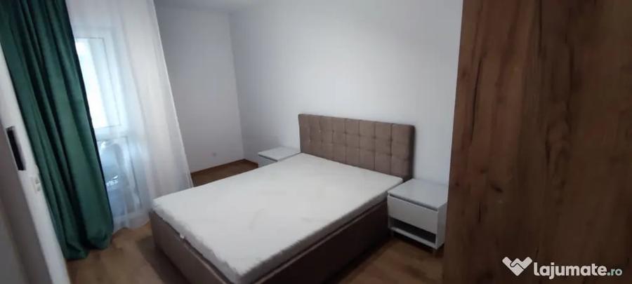 Apartament cu 3 camere semidecomandat în Florești