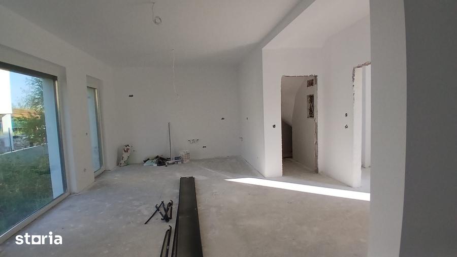 Casă cu 4 camere cu Teren 250 Mp în Tilișca