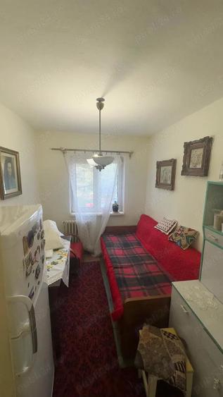 Apartament cu 3 camere semidecomandat în Cetate