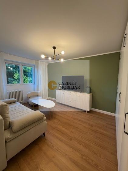 Apartament cu 2 camere decomandat, mobilat în P-ța Victoriei