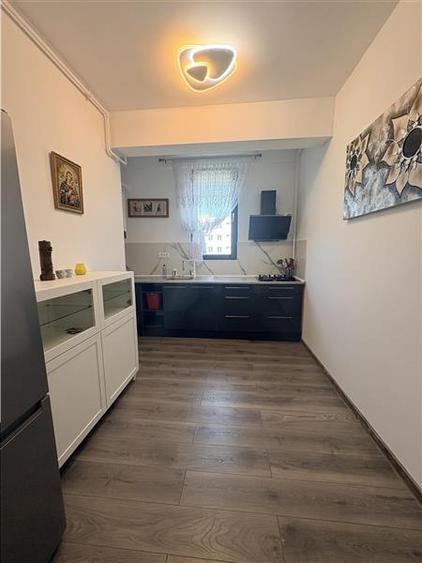 Apartament cu 2 camere semidecomandat, mobilat în Km 5
