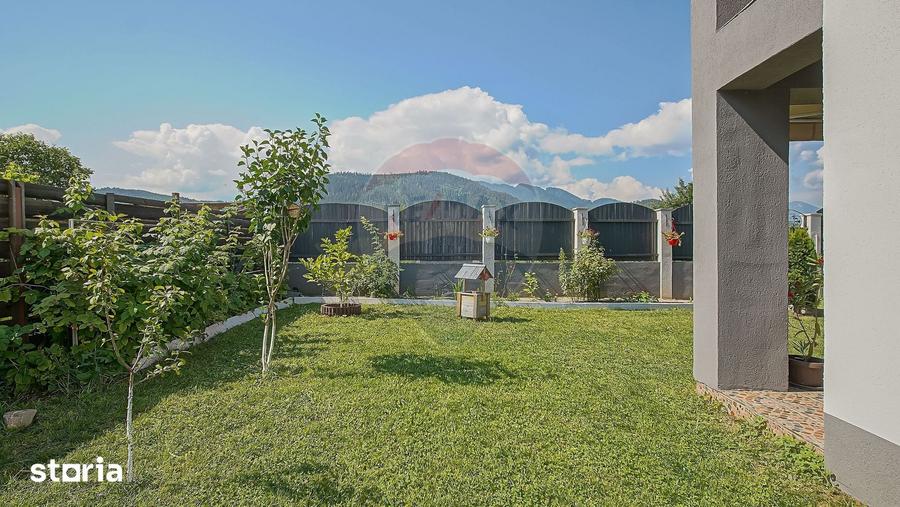 Casă cu 4 camere cu Teren 605 Mp în Florilor