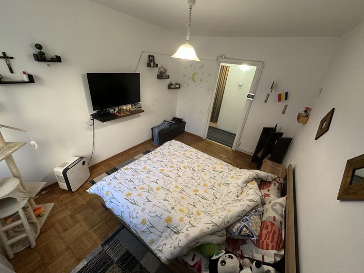 Apartament cu 3 camere decomandat, mobilat în Berceni