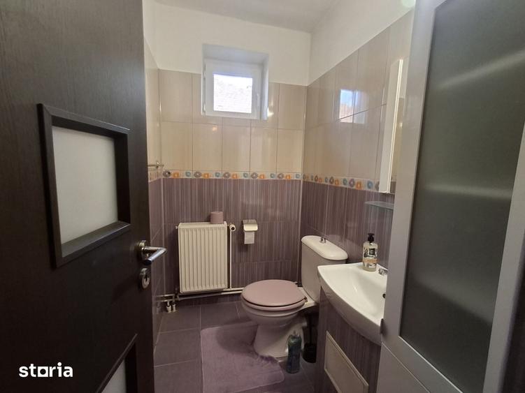 Apartament cu 3 camere decomandat, mobilat în Craiovița Nouă