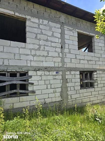 Casă cu 4 camere cu Teren 200 Mp în Petros