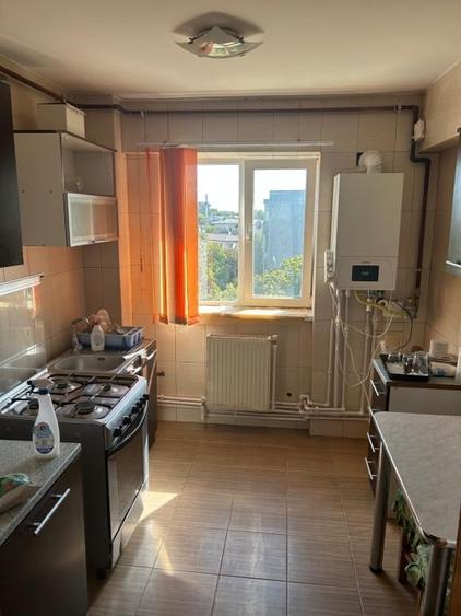 Apartament cu 2 camere semidecomandat, mobilat în Central