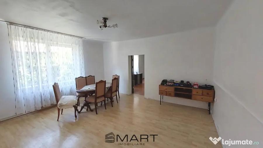 Casă cu 8 camere cu Teren 800 Mp în Central