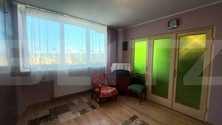 Apartament cu 3 camere semidecomandat, mobilat în Simeria