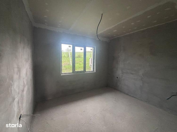 Casă cu 4 camere decomandat cu Teren 500 Mp în Nazna