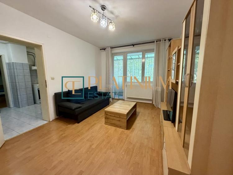 Apartament cu 3 camere semidecomandat, mobilat în Medicină