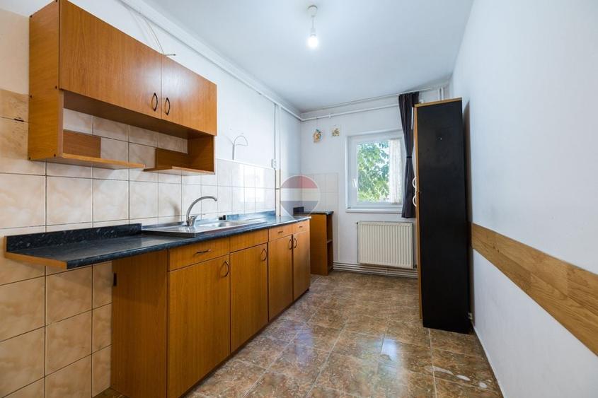 Apartament cu 2 camere decomandat în Calea București