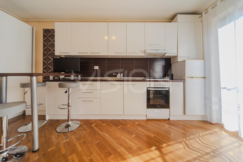 Apartament cu 3 camere semidecomandat în Mărăști