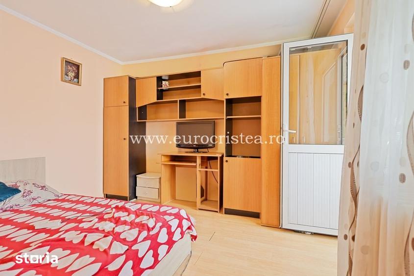 Apartament cu 4 camere semidecomandat în Central